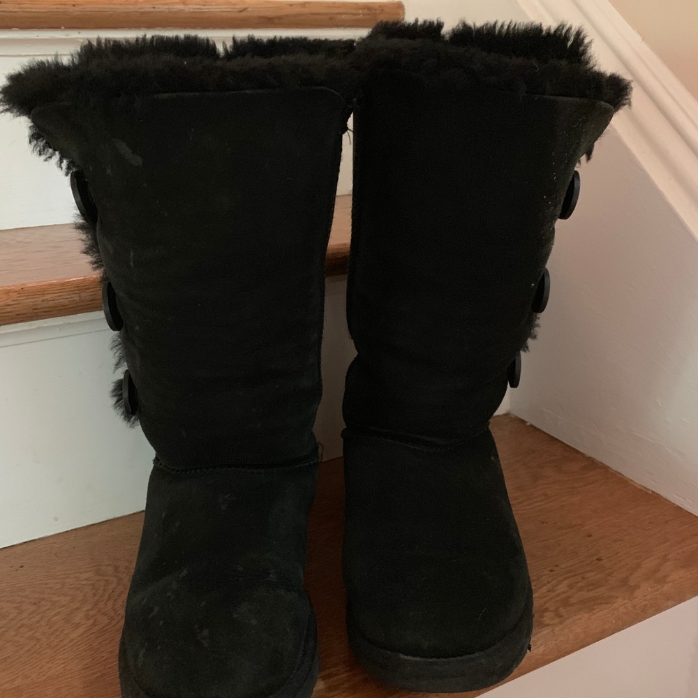 UGG Women's Bailey Button Triplet II Boot Sheepski - Picture 2 of 2